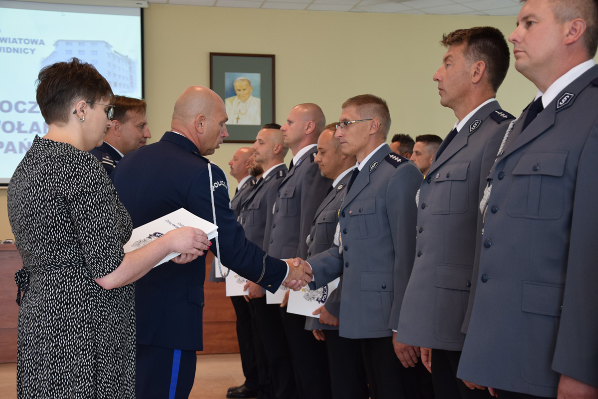 Awanse, nagrody i gratulacje dla strzegomskich funkcjonariuszy [FOTO] 